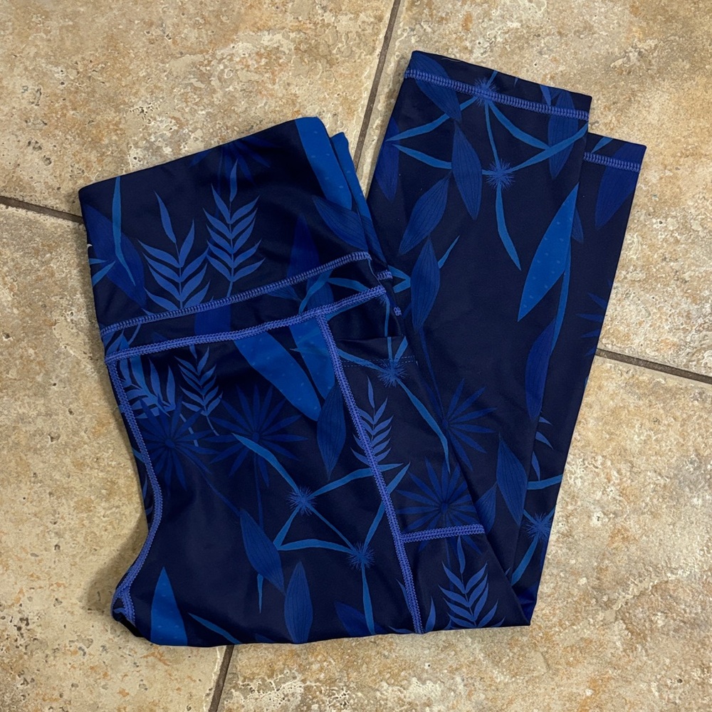 Zyia Shades of Blue, Floral / Jungle Leaf print activewear leggings.